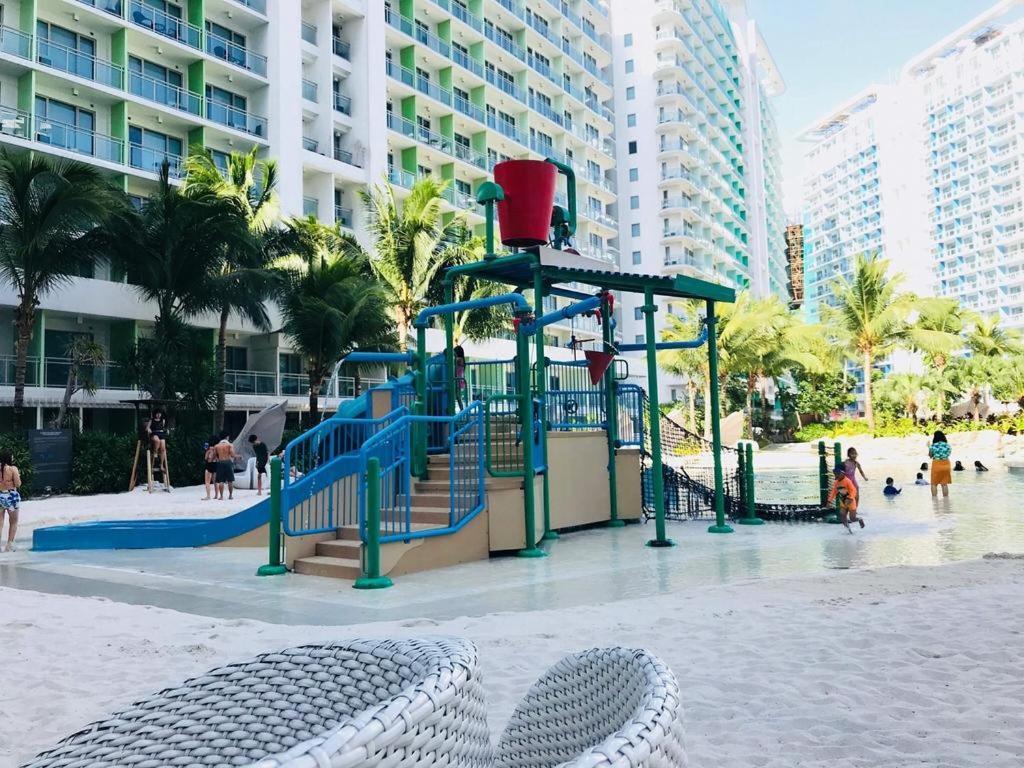 Azure Urban Resort Staycation Manila Exterior photo